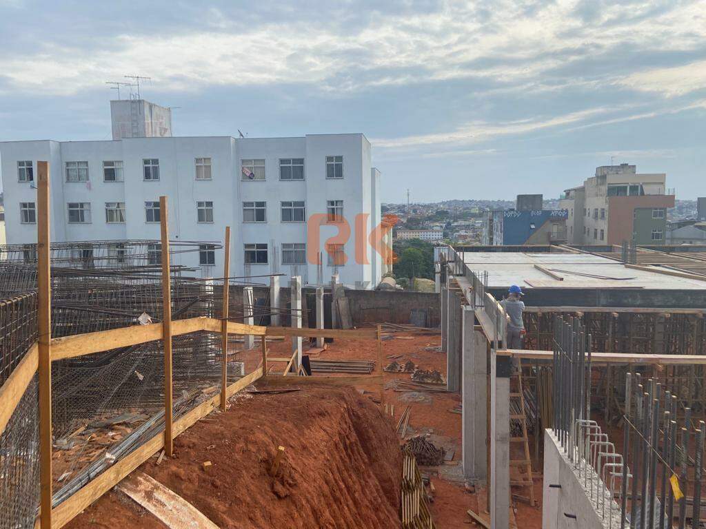 Apartamento à venda no Manacás: 