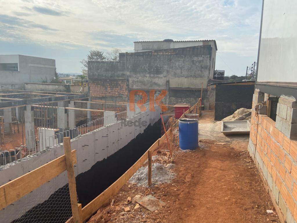 Apartamento à venda no Manacás: 