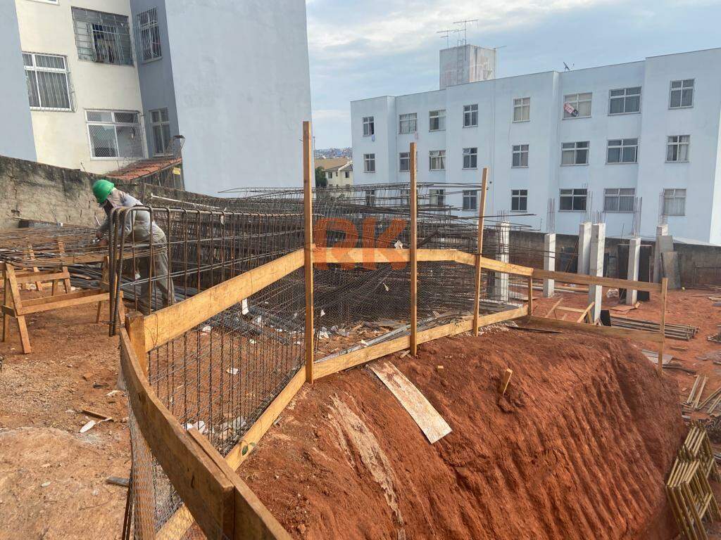 Apartamento à venda no Manacás: 