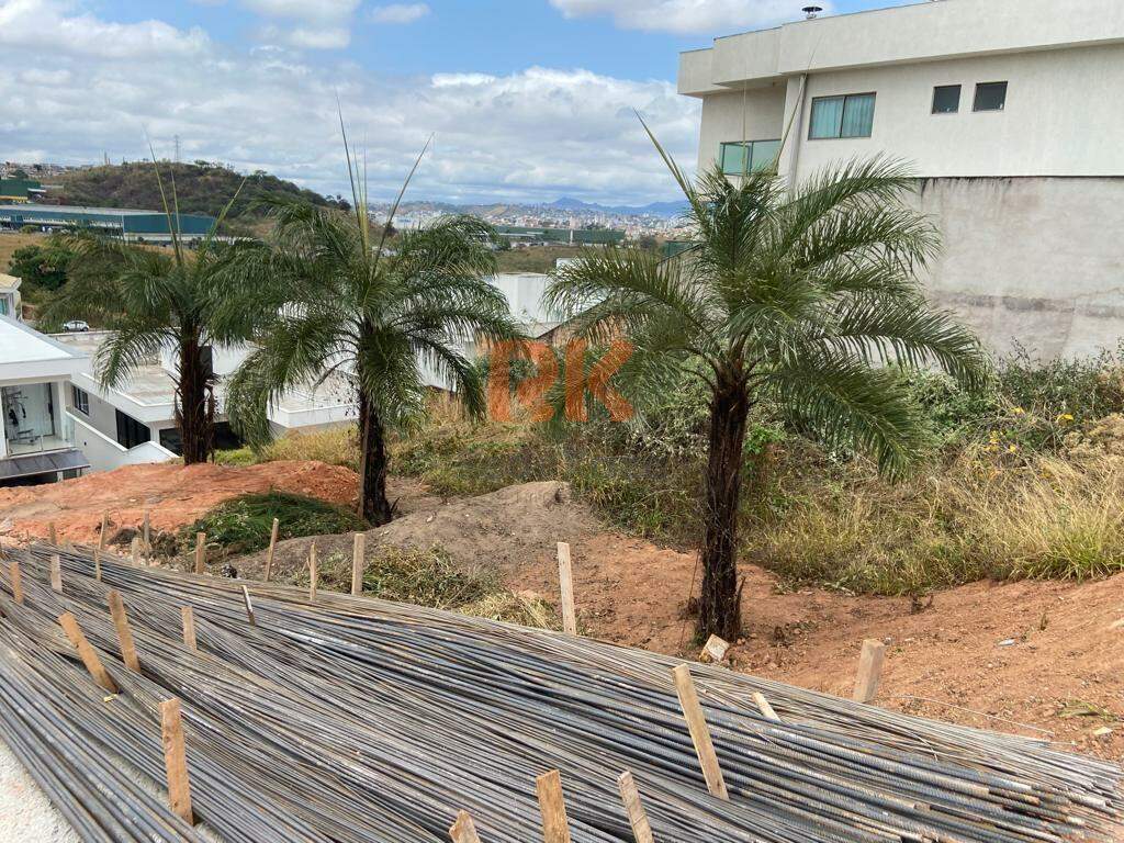 Terreno / Área à venda no Chácara Cotia: 