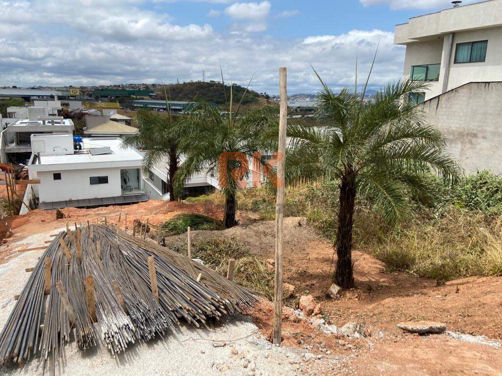 Terreno / Área à venda no Chácara Cotia: 