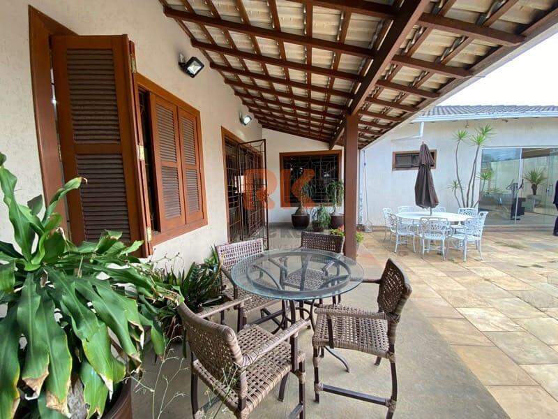 Casa à venda no Bandeirantes: 