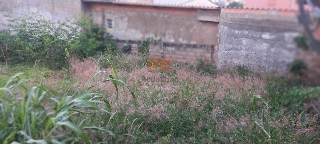 Terreno / Área à venda no Santa Terezinha: 