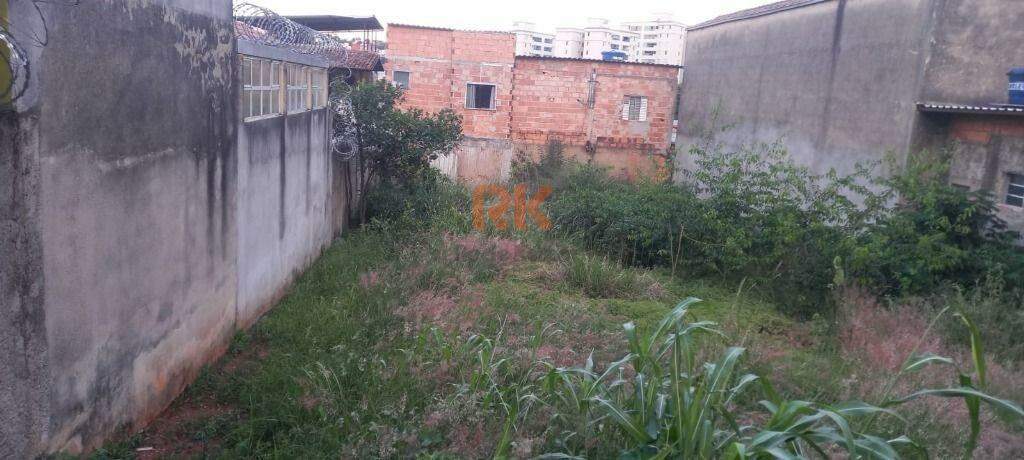 Terreno / Área à venda no Santa Terezinha: 