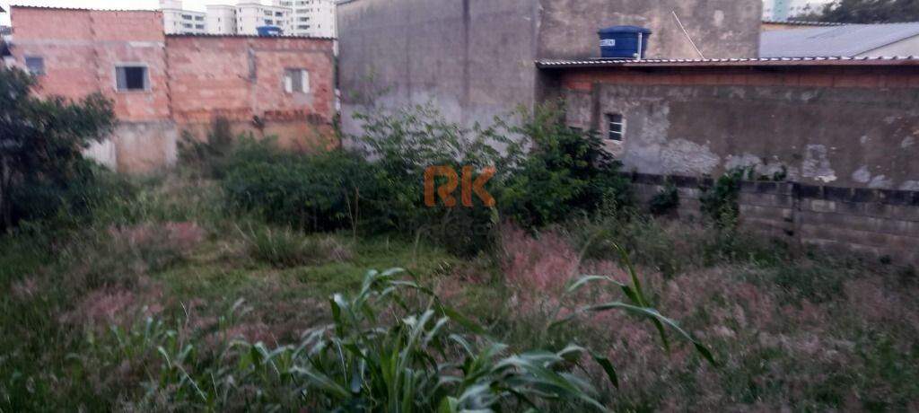 Terreno / Área à venda no Santa Terezinha: 