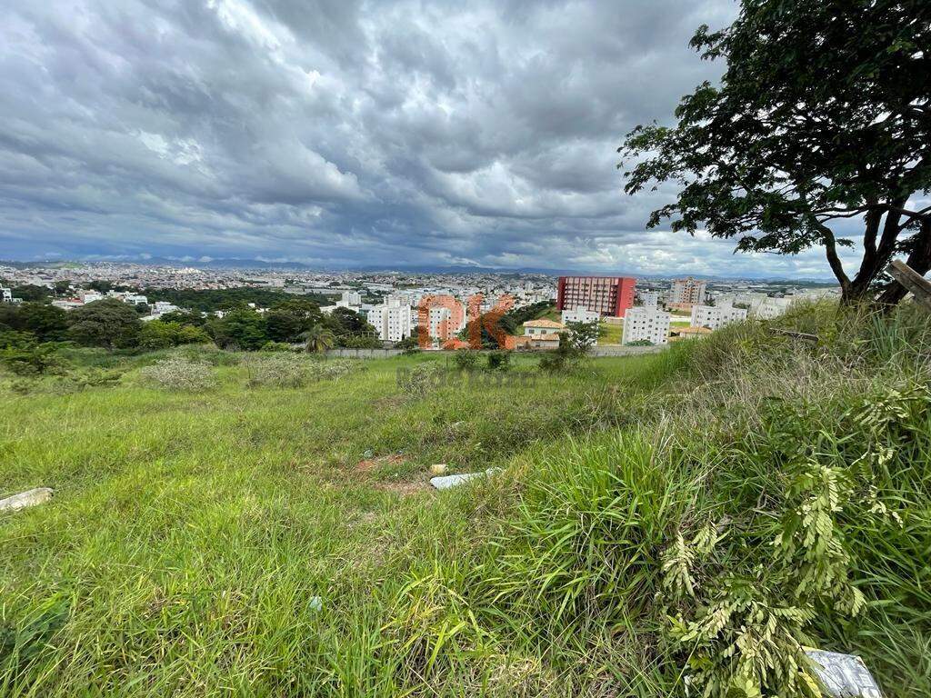 Lote à venda no Chácaras Reunidas Santa Terezinha: 