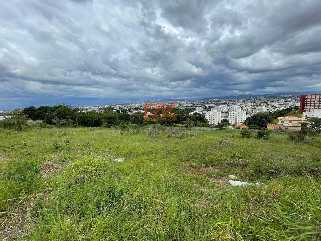 Lote à venda no Chácaras Reunidas Santa Terezinha: 