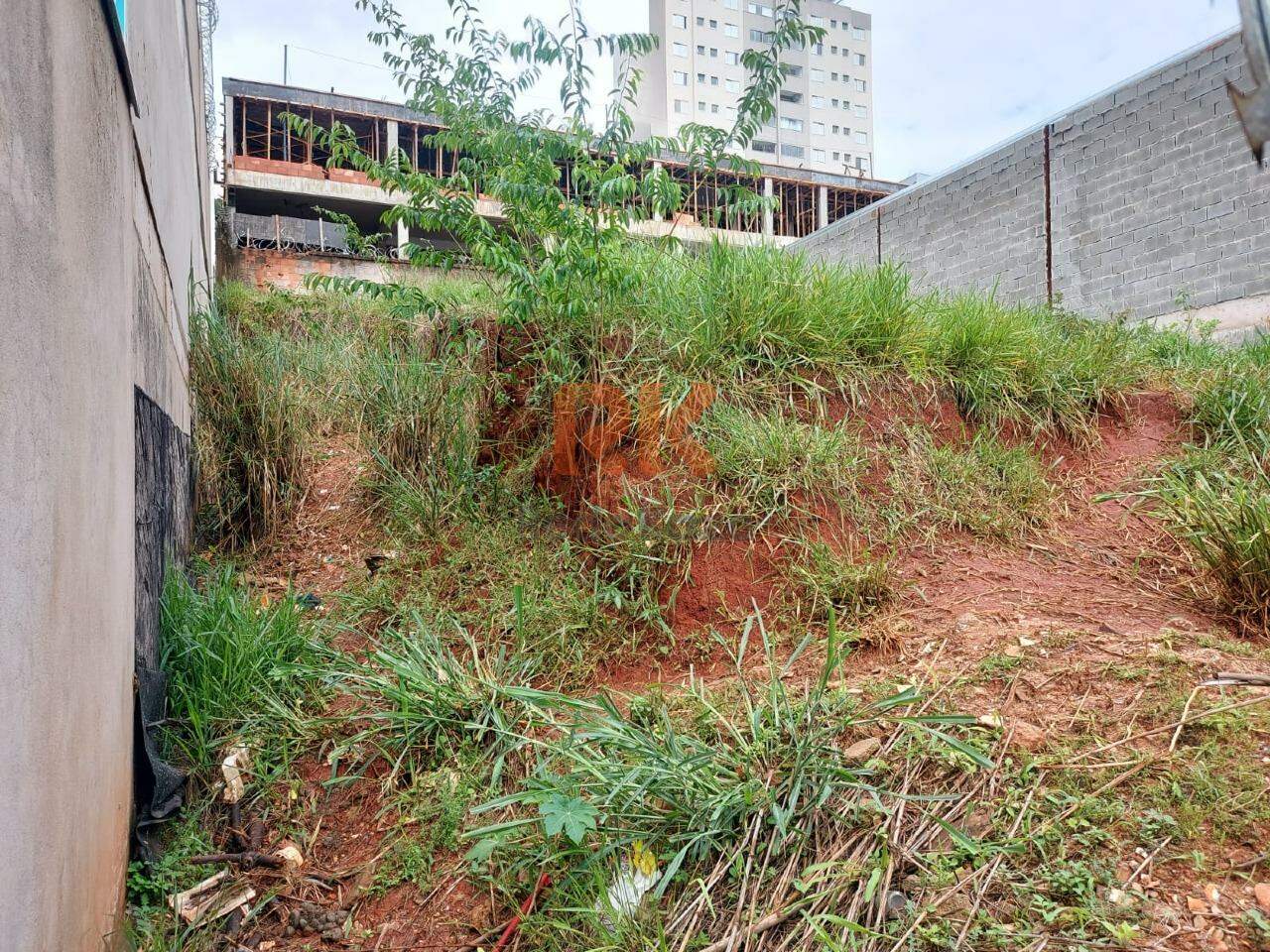 Terreno / Área à venda no Manacás: 