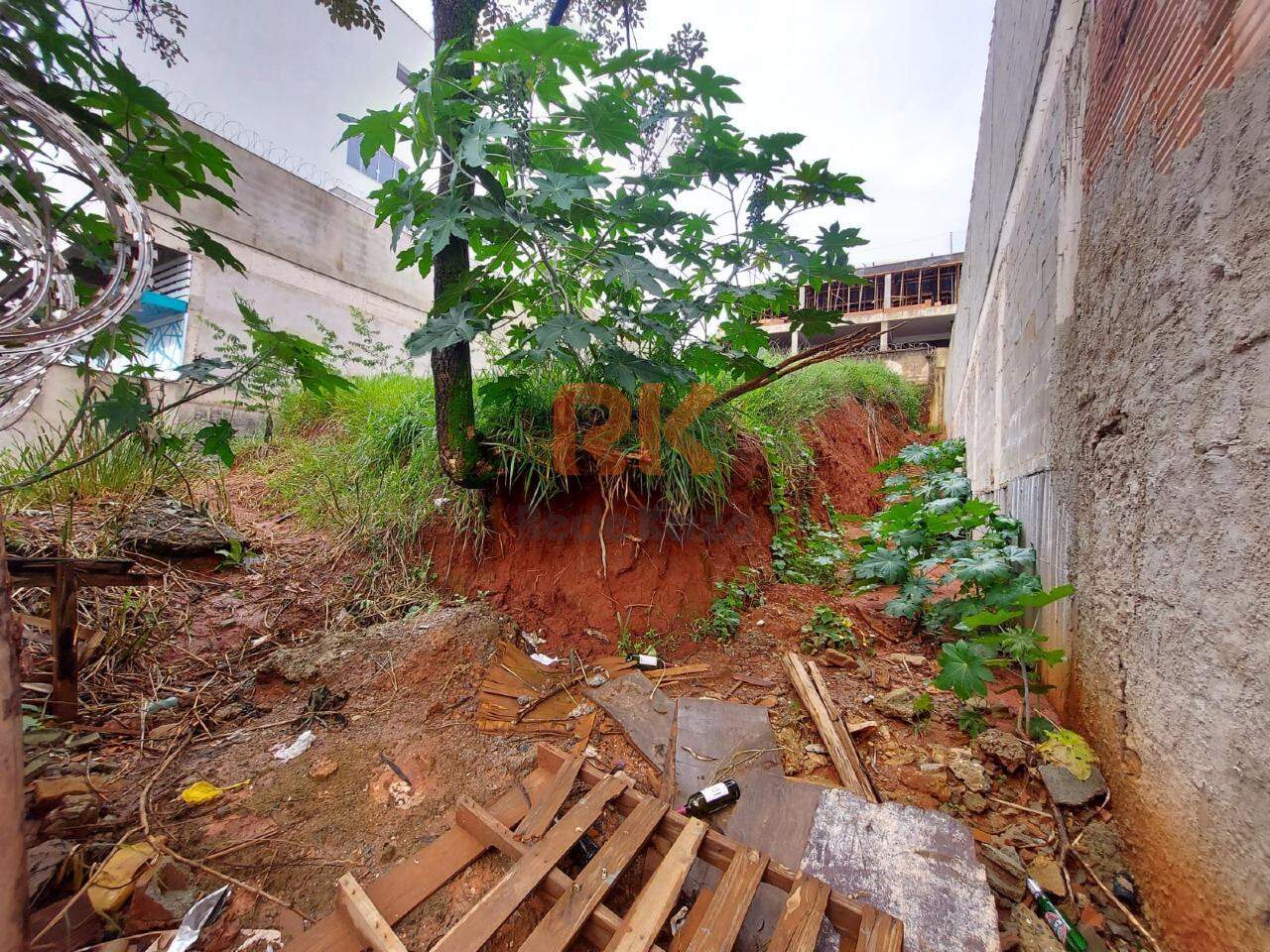 Terreno / Área à venda no Manacás: 