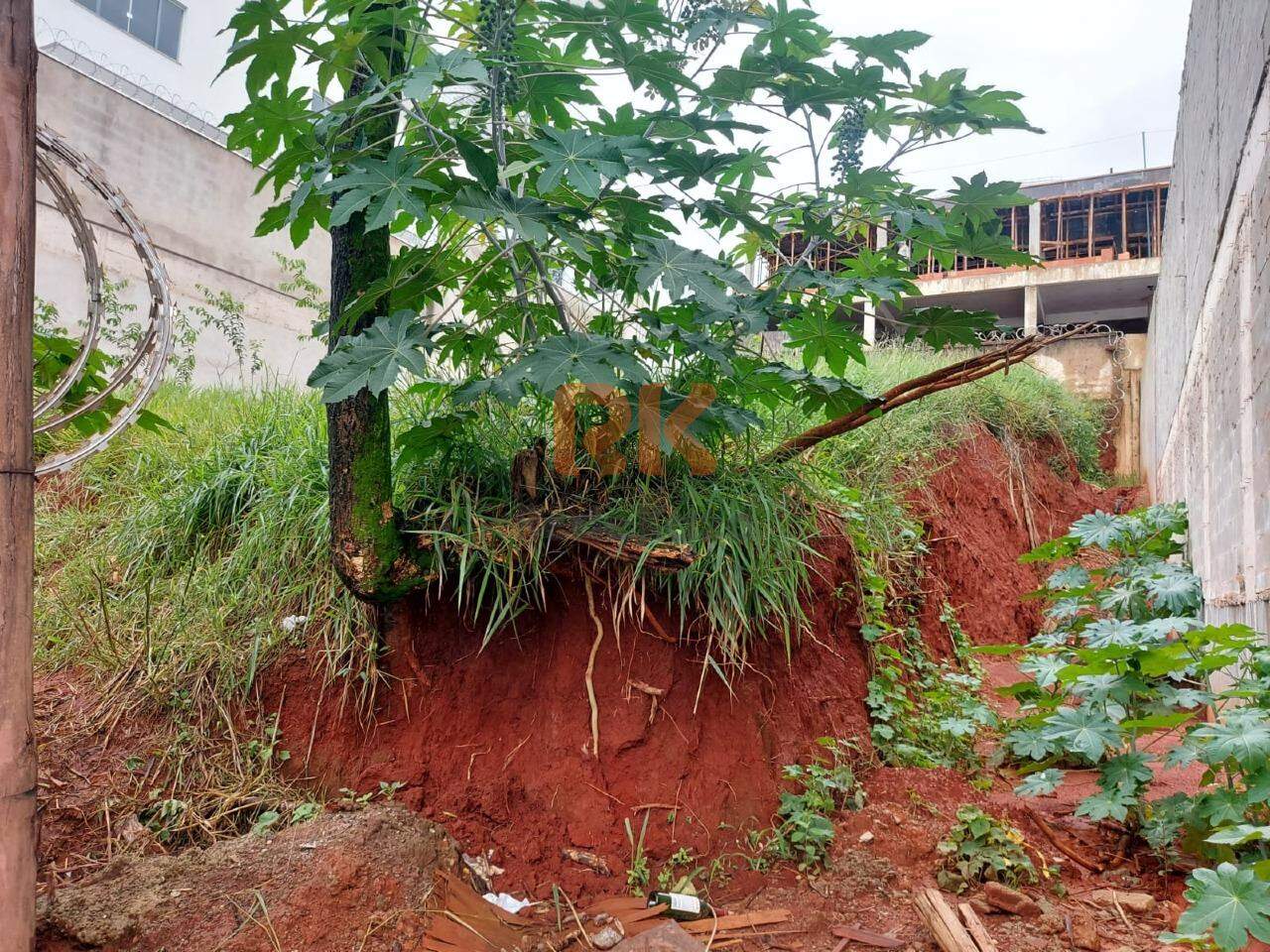 Terreno / Área à venda no Manacás: 