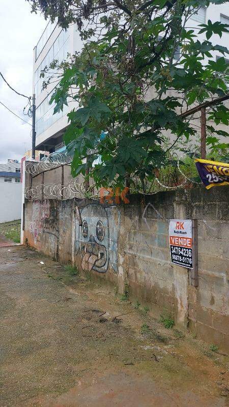 Terreno / Área à venda no Manacás: 