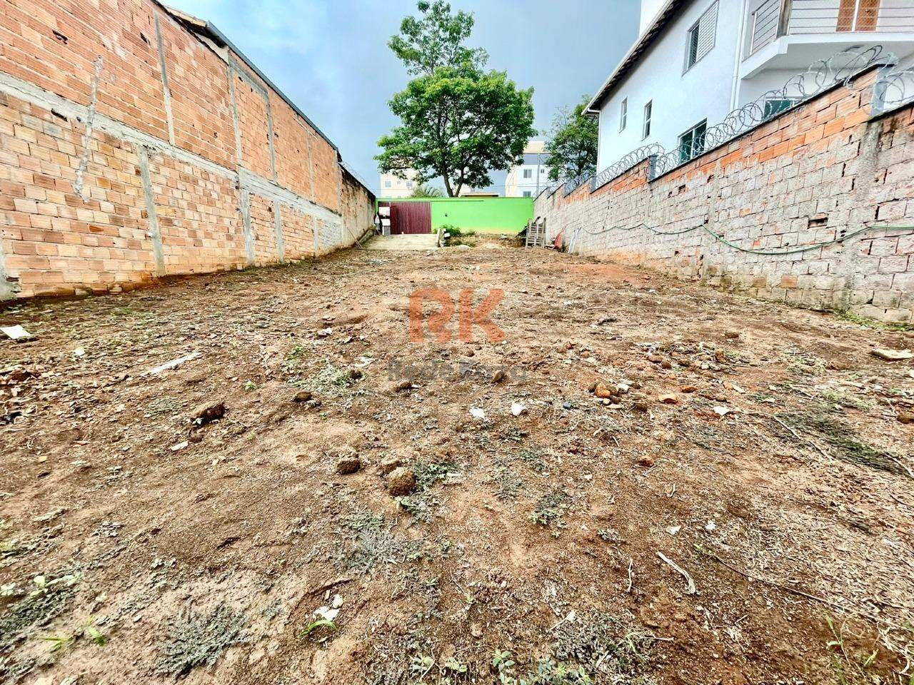 Lote à venda no Cabral: 