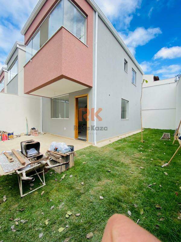 Casa à venda no Itapoã: 