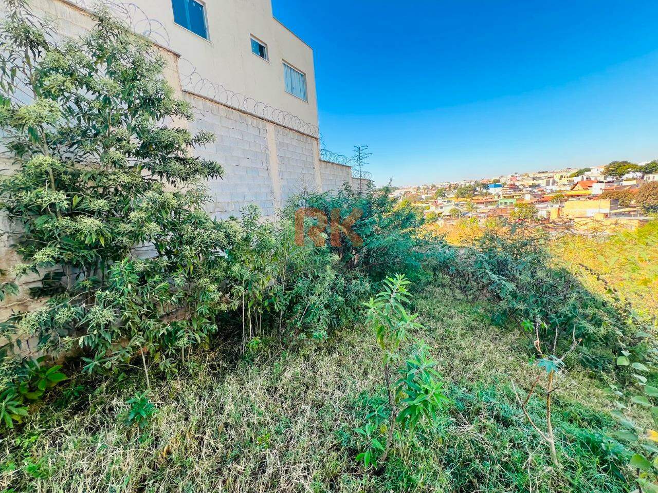 Lote à venda no Cabral: 