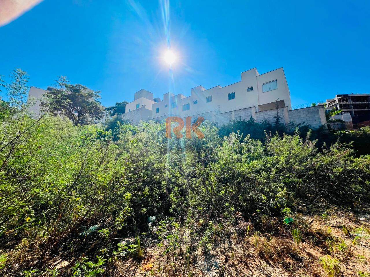 Lote à venda no Cabral: 