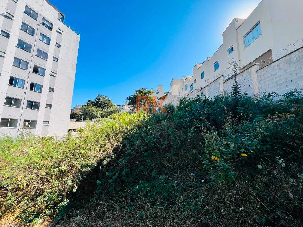 Lote à venda no Cabral: 