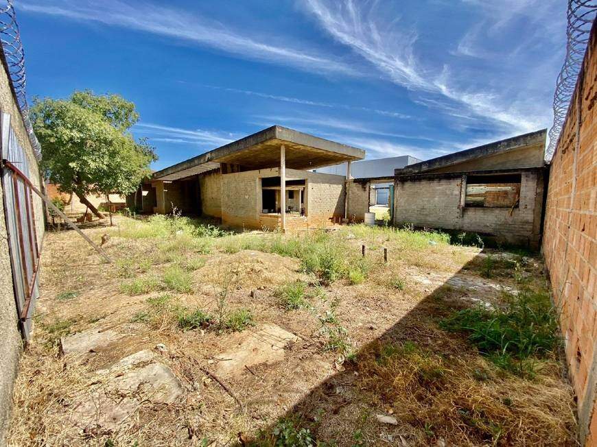 Casa à venda no Bandeirantes: 