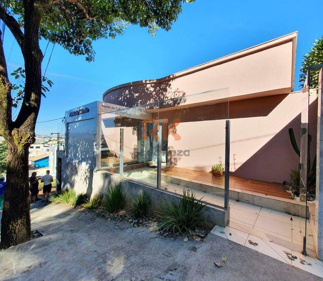 Prédio Comercial à venda no Cabral: 