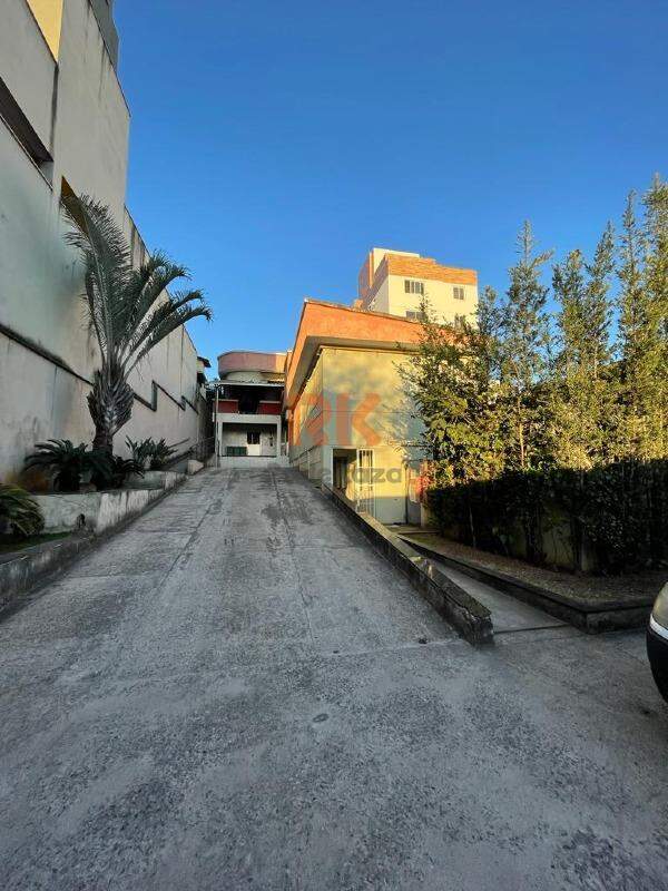 Prédio Comercial à venda no Cabral: 