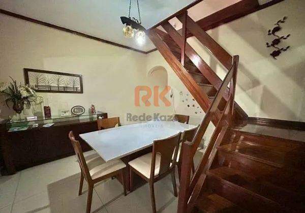 Casa geminada à venda no Serrano: 