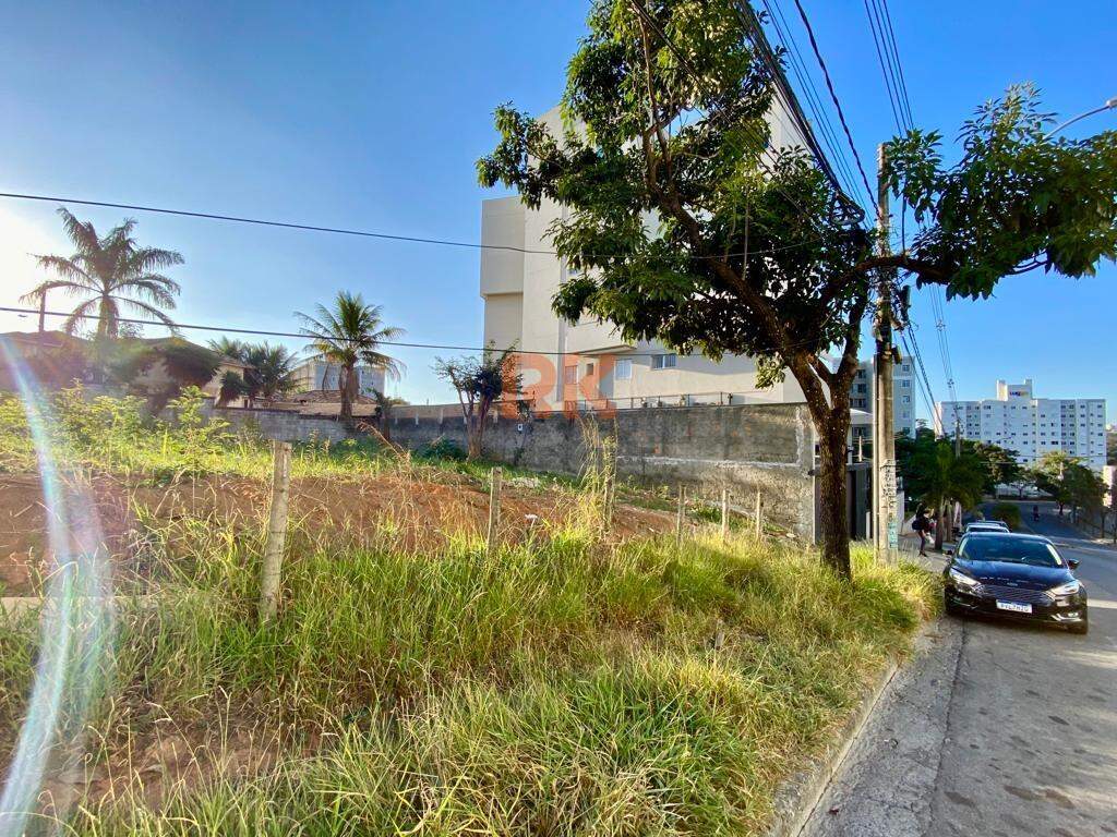 Lote à venda no Cabral: 