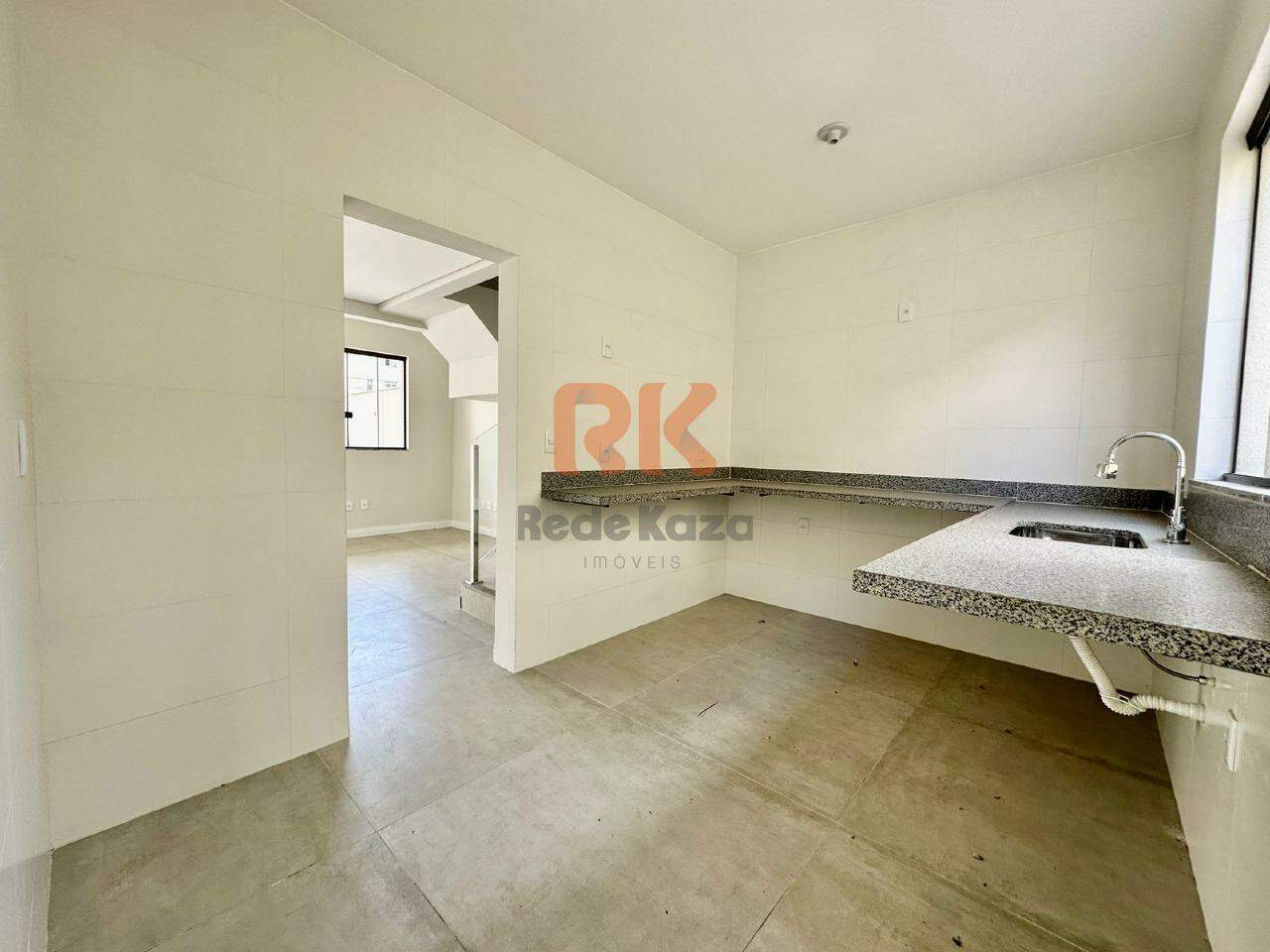 Casa geminada à venda no Santa Amélia: 