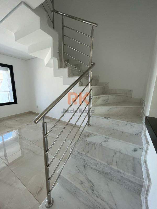 Casa geminada à venda no Cabral: 