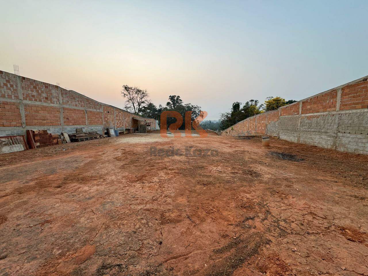 Terreno / Área à venda no Braúnas: 
