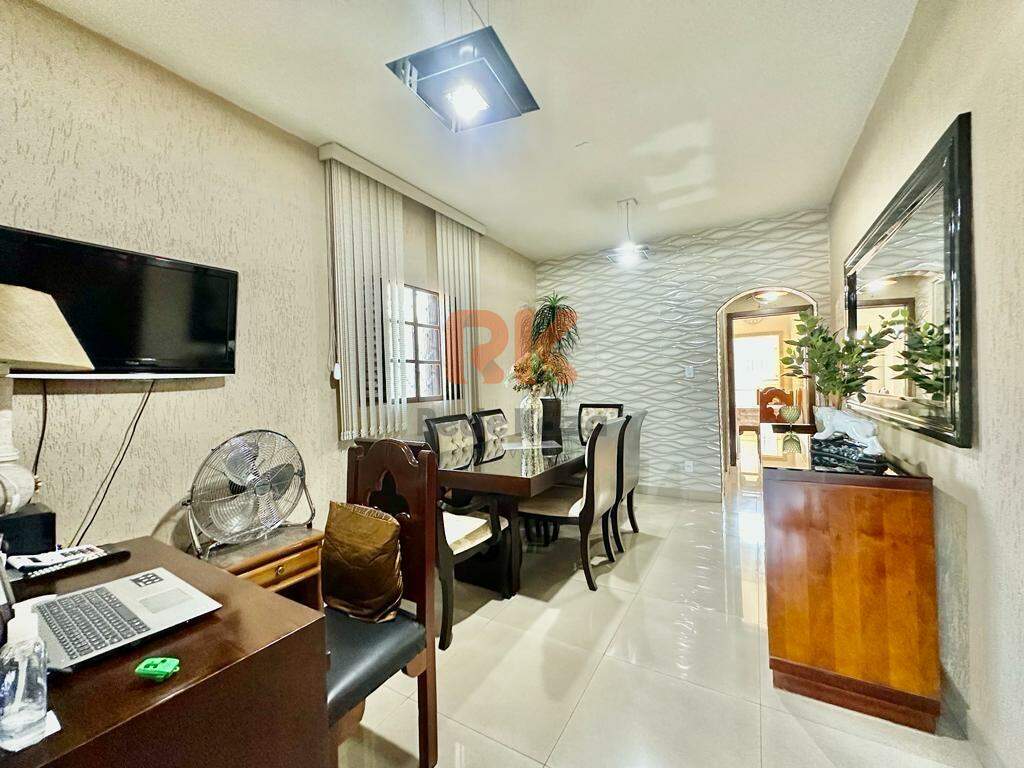 Casa à venda no Planalto: 