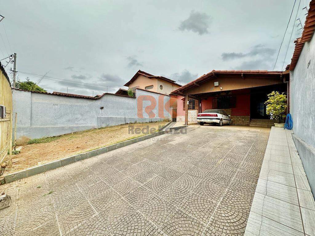 Casa à venda no Itapoã: 