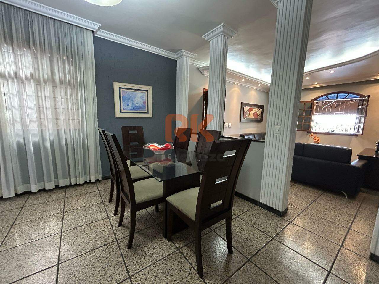 Casa à venda no Itapoã: 