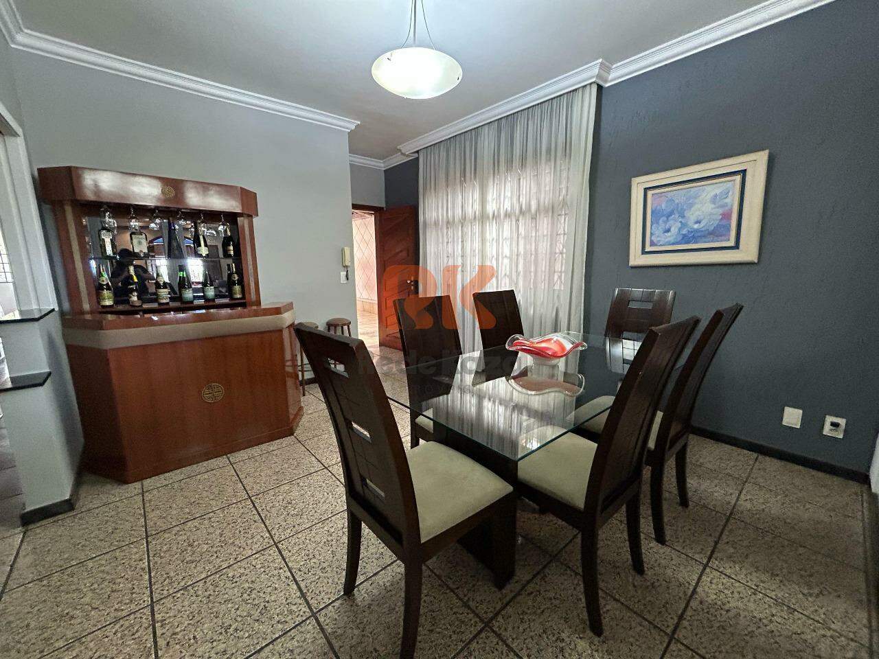 Casa à venda no Itapoã: 