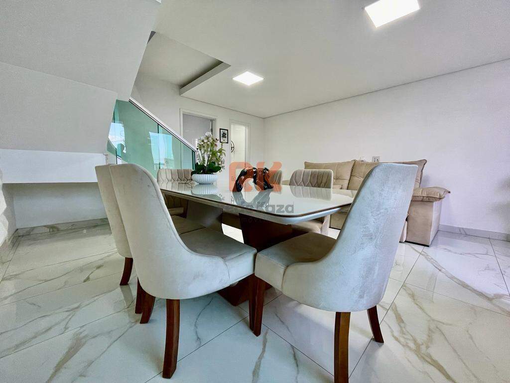 Casa geminada à venda no Cabral: 