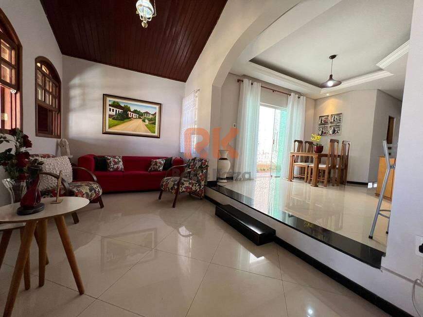 Casa à venda no Planalto: 