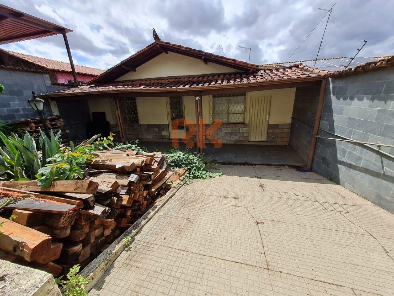 Casa à venda no Alípio de Melo: 