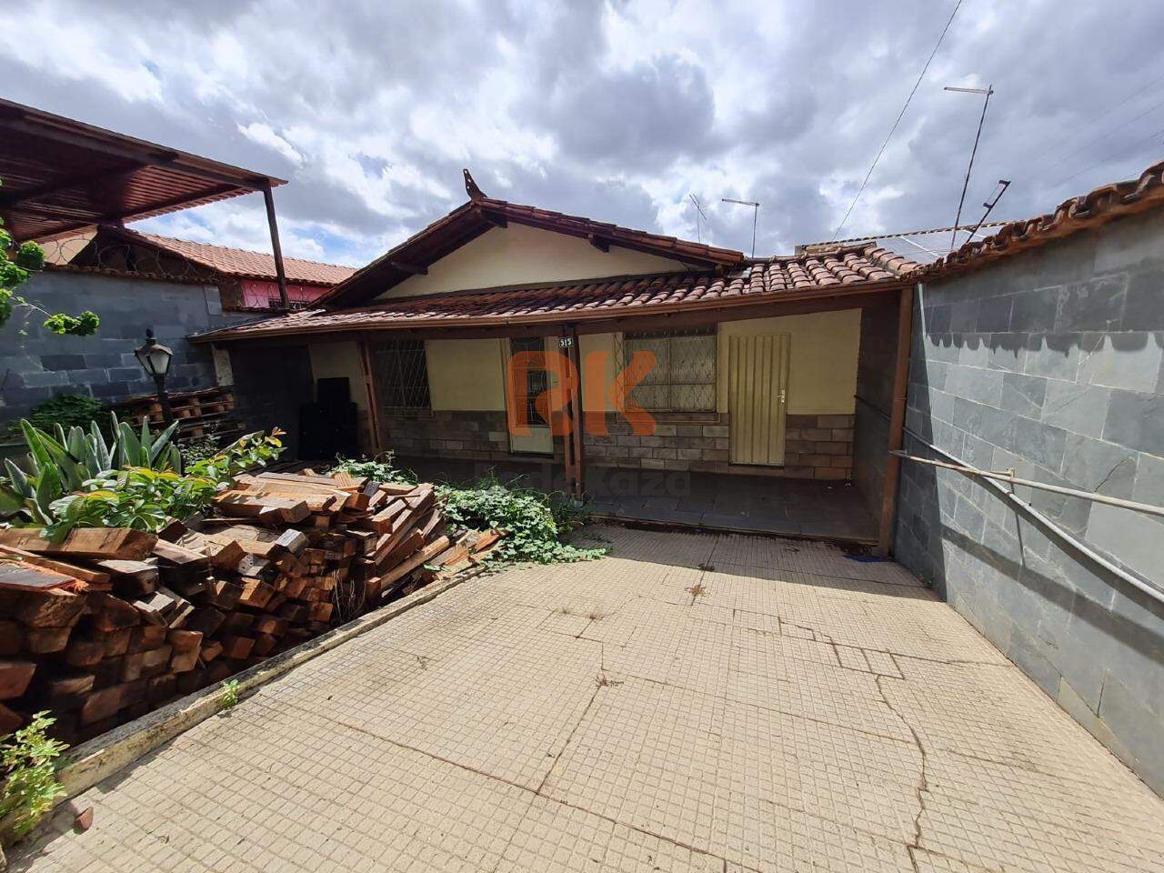 Casa à venda no Alípio de Melo: 