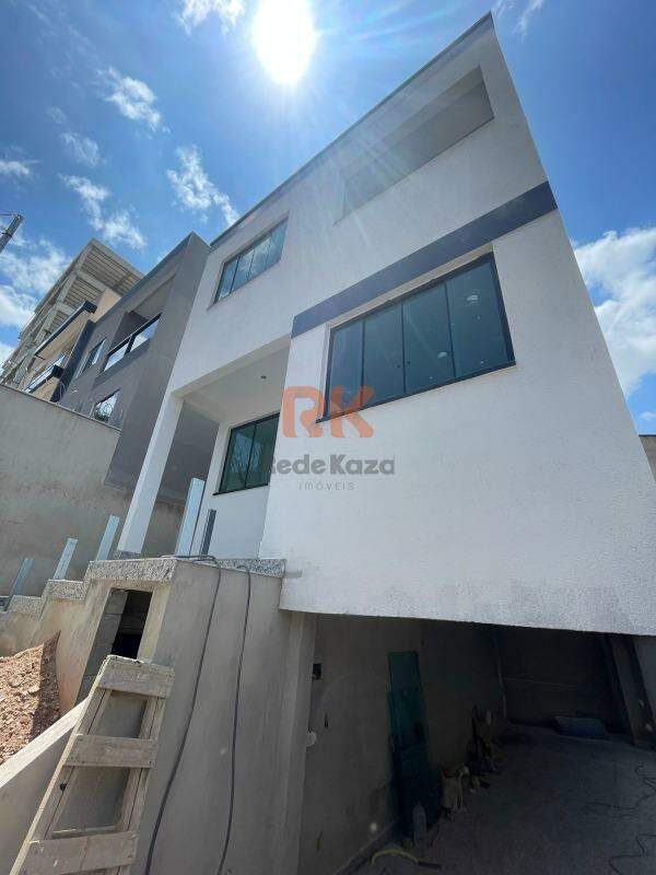 Casa geminada à venda no Cabral: 