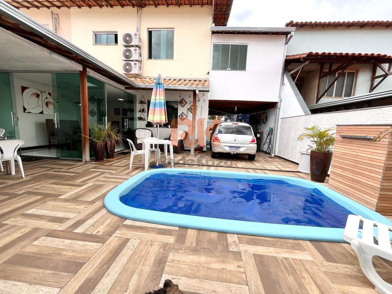 Casa geminada à venda no Planalto: 