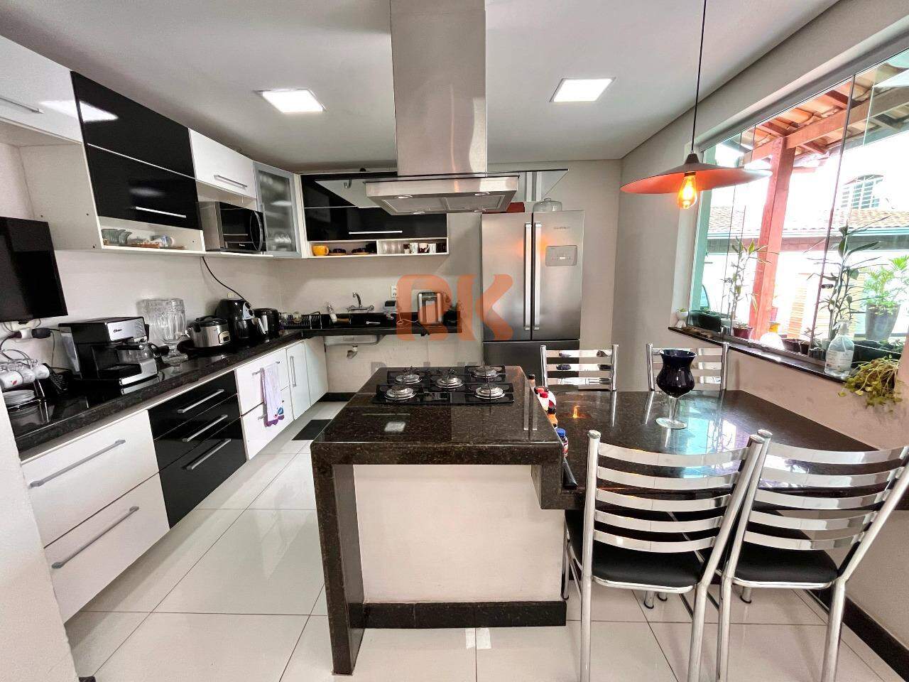 Casa geminada à venda no Planalto: 