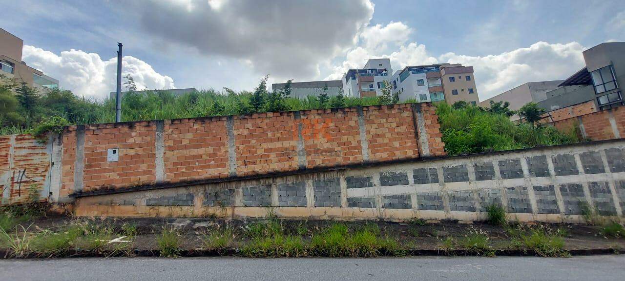 Lote à venda no Cabral: 