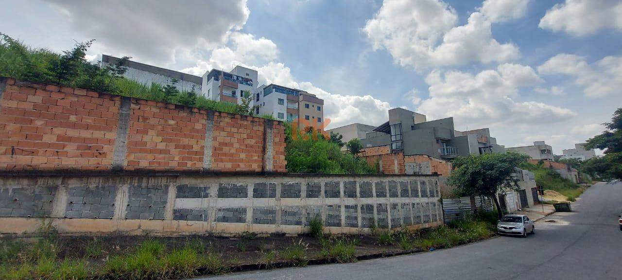 Lote à venda no Cabral: 