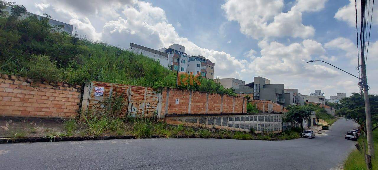 Lote à venda no Cabral: 