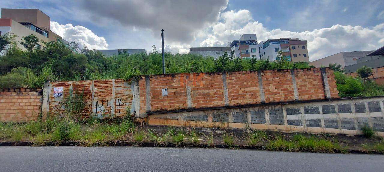 Lote à venda no Cabral: 