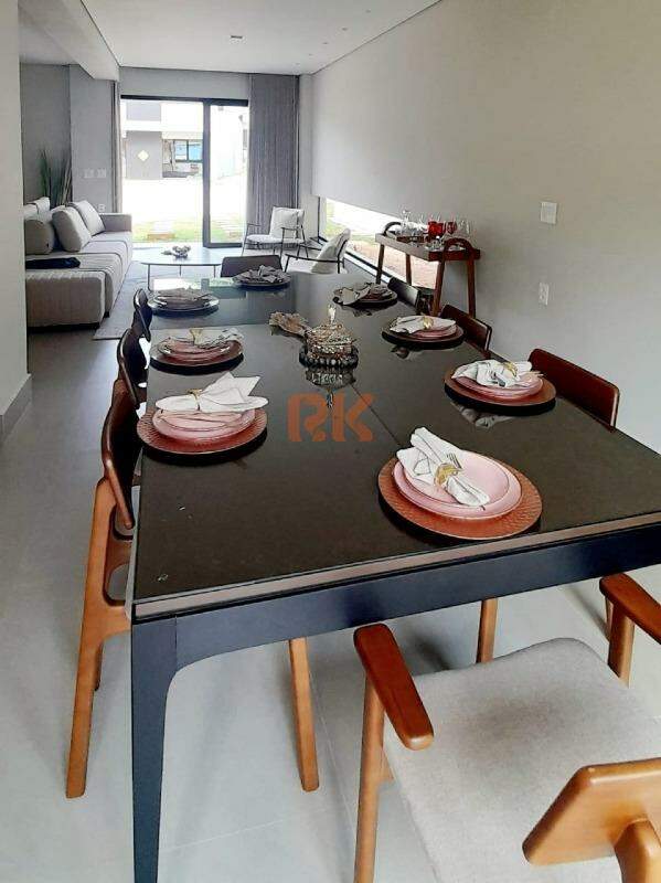 Casa em condomínio à venda no Garças: 