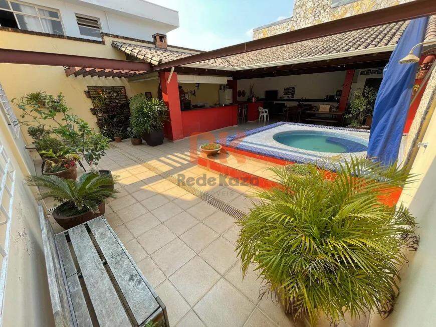 Casa à venda no Itapoã: 