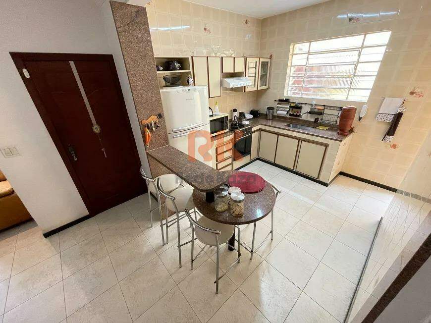 Casa à venda no Itapoã: 