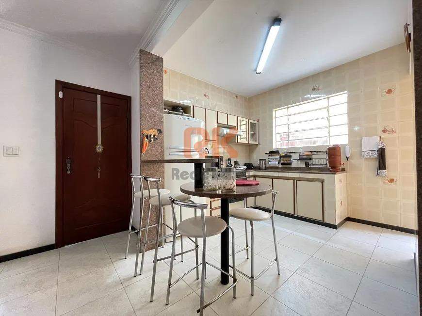 Casa à venda no Itapoã: 