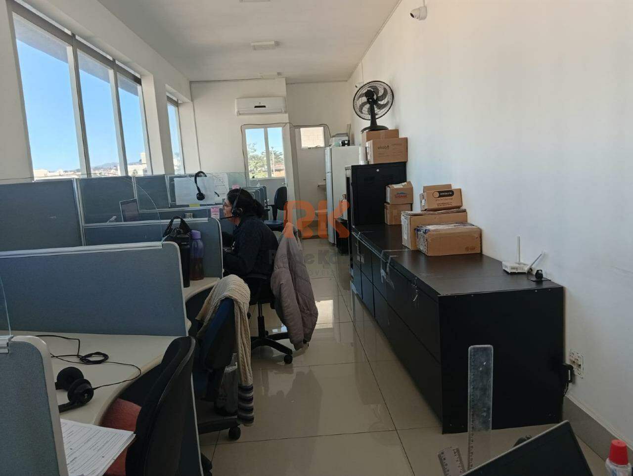 Sala à venda no Cabral: 