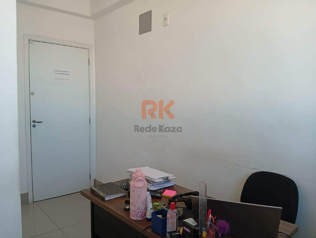 Sala à venda no Cabral: 