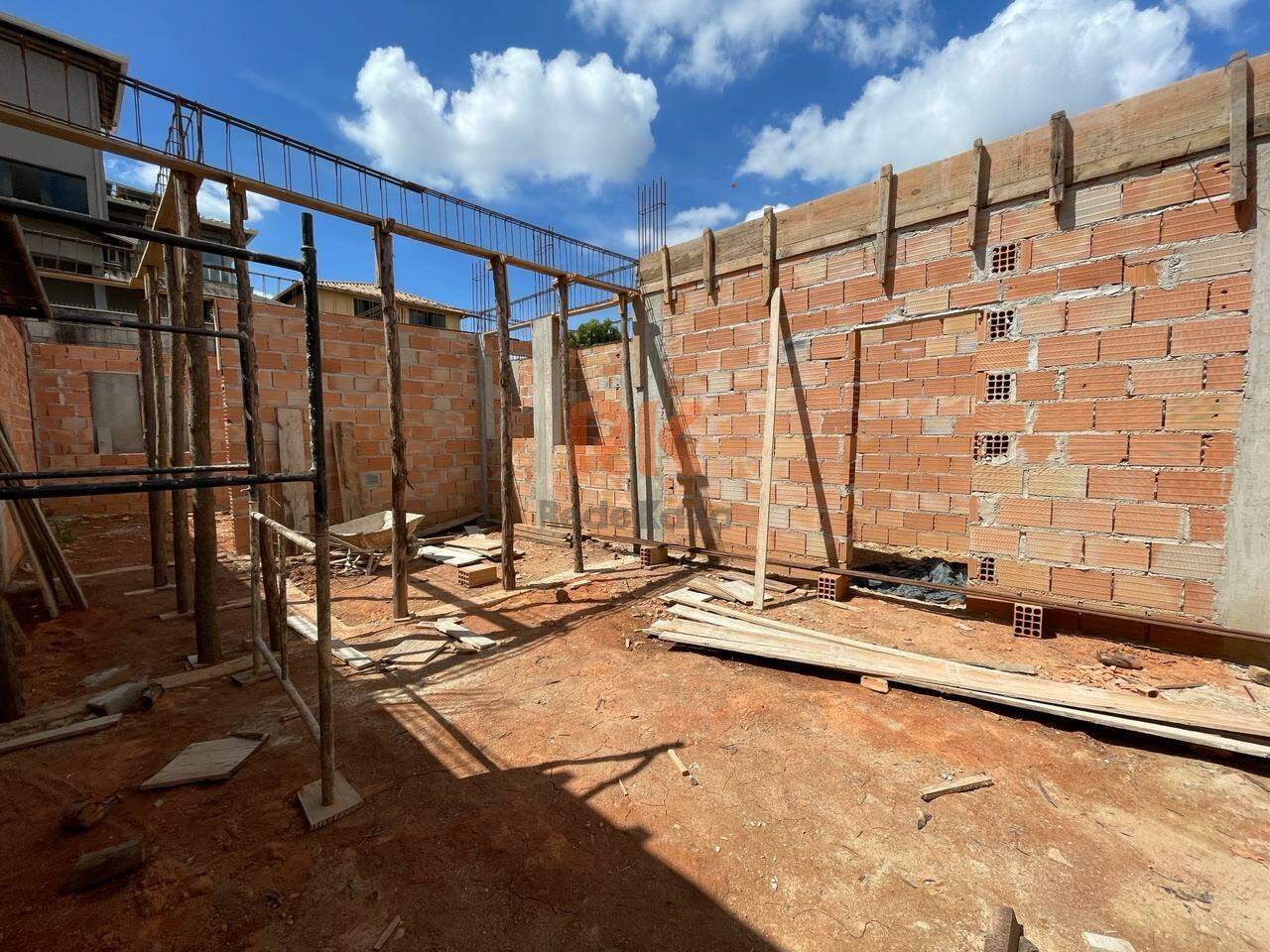 Casa geminada à venda no Cabral: 